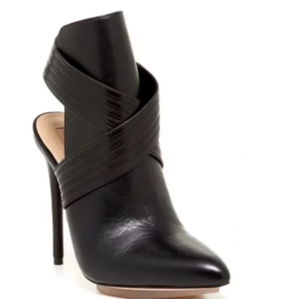 BCBG MAXAZRIA Krimp Black Leather Stiletto High Heel Pointed Booties NEW Size 7